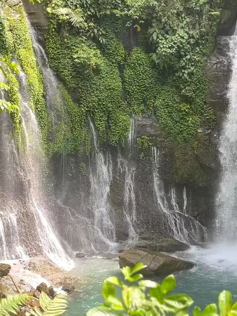 Kolam Abadi dan Air Terjun Lau Berte